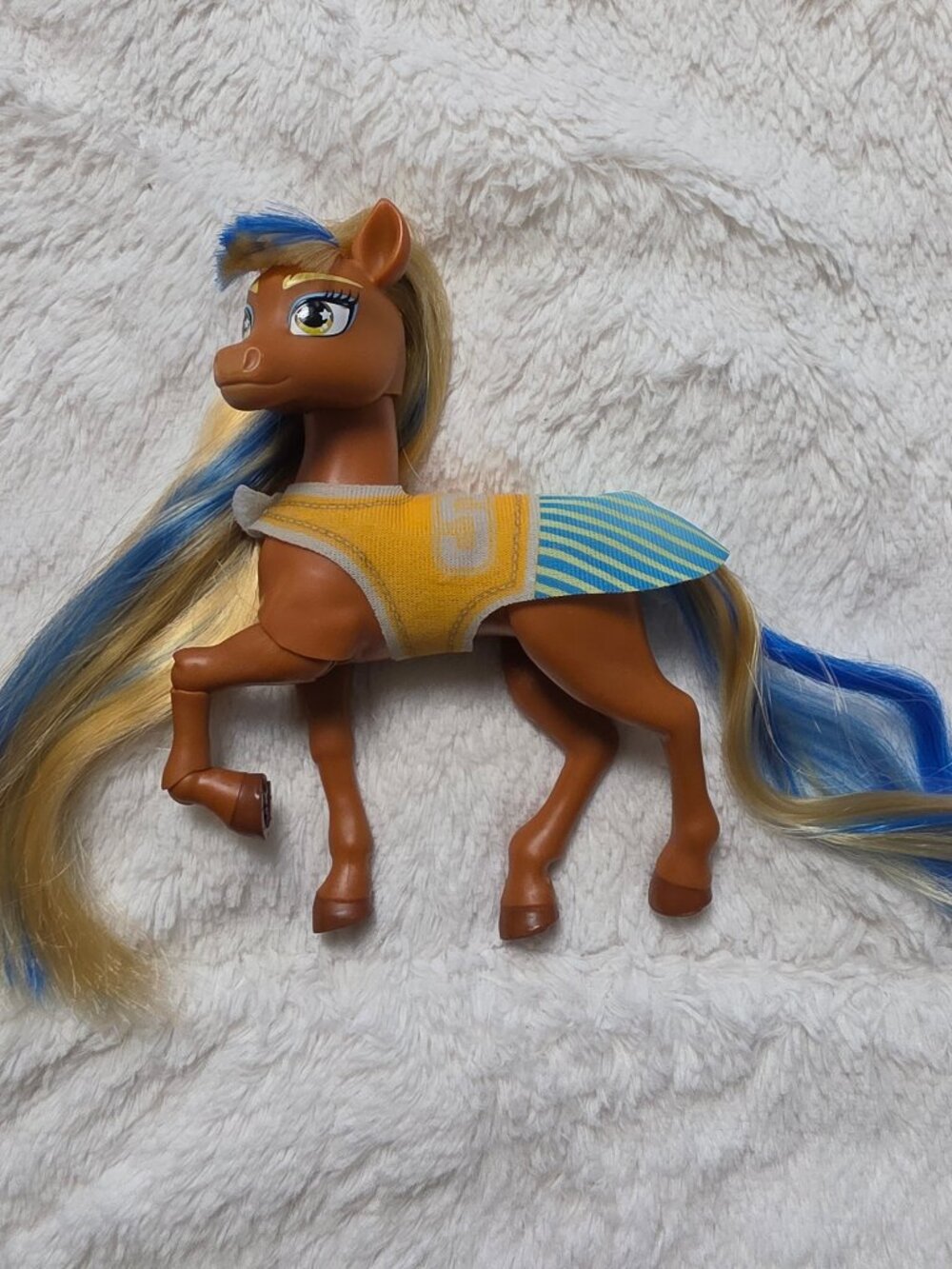 Wild Manes Zoey's Pretzel Twists Toy Horse Figurine With Outfit Jakks